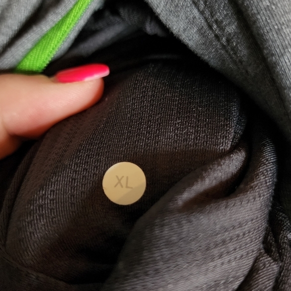 Lululemon men's grey athletic stretch jacket. - Picture 4 of 17